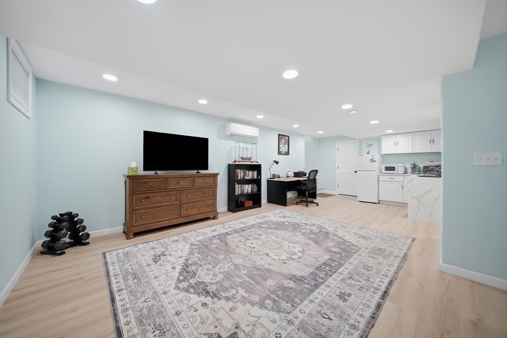 6 Bard St