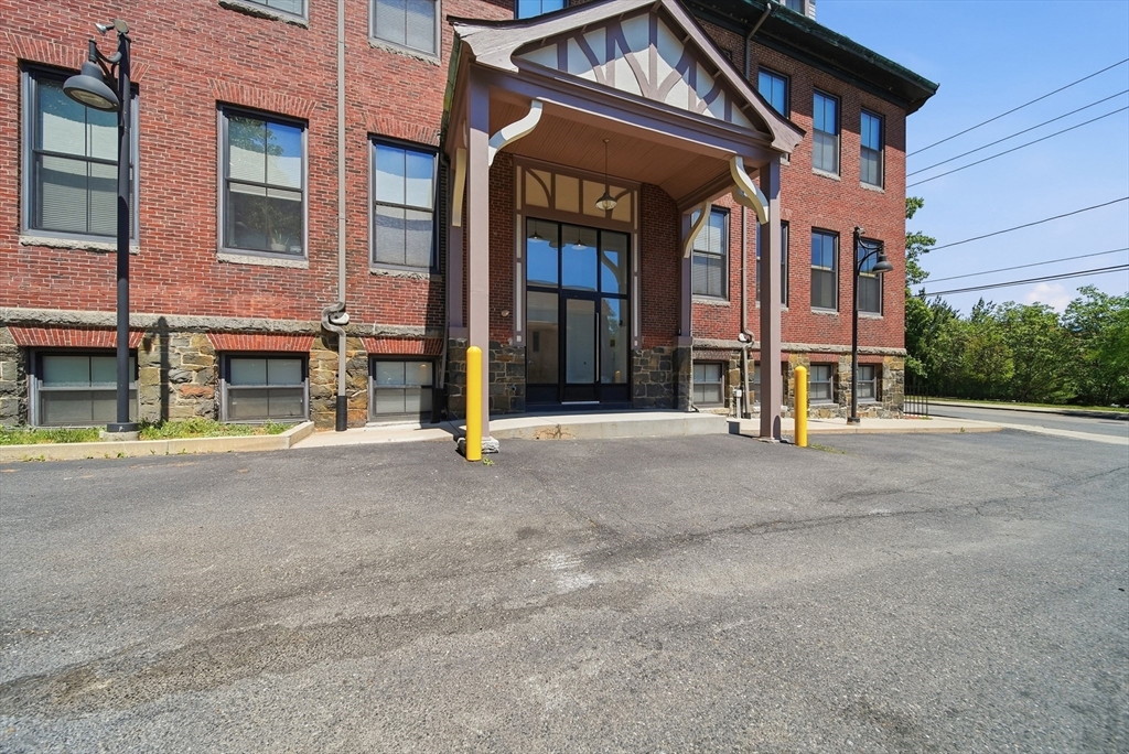 220 Spencer Ave # 104