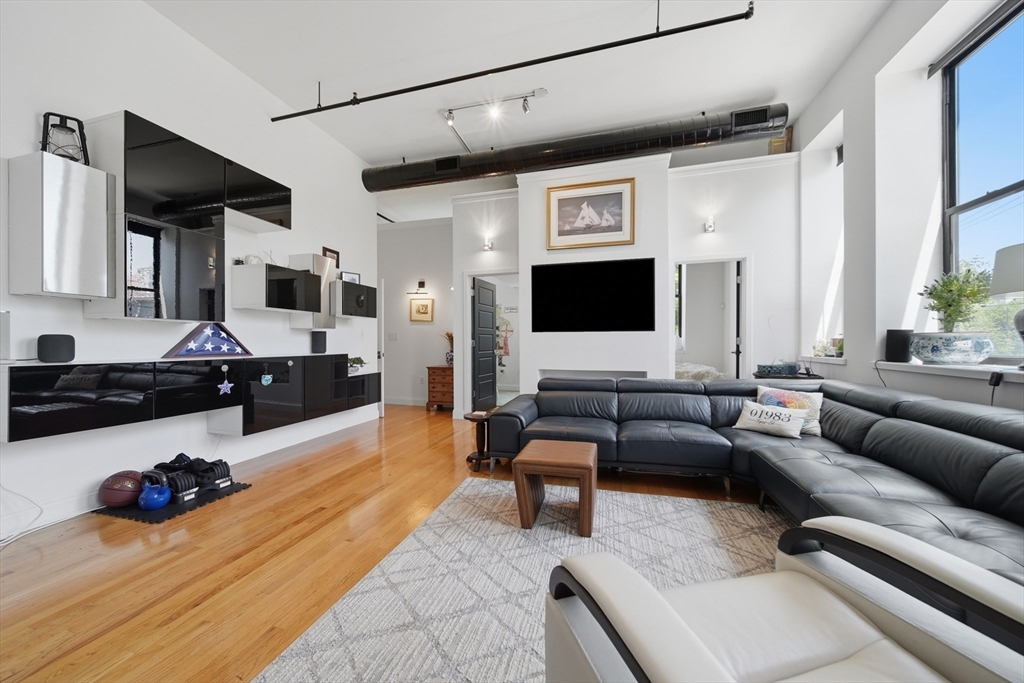 220 Spencer Ave # 104