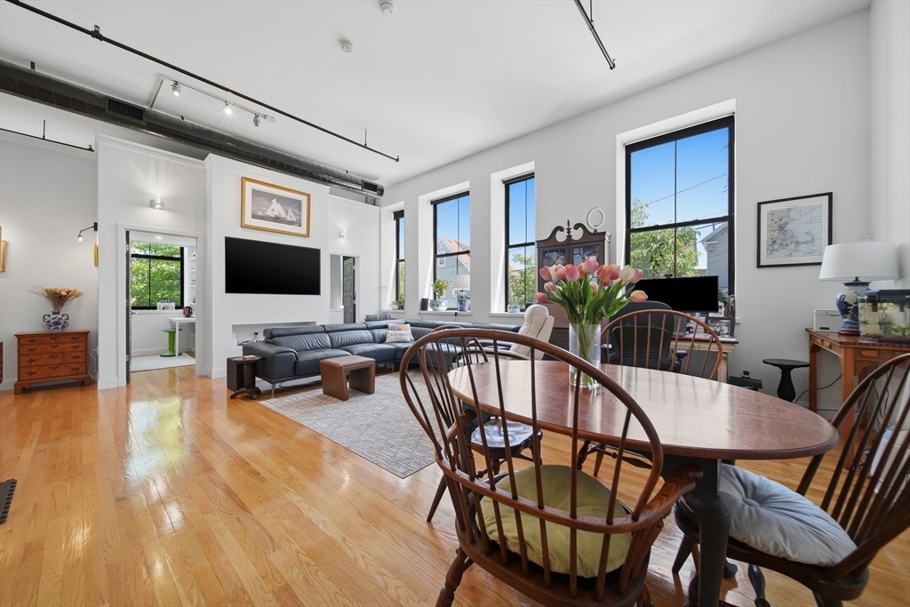 220 Spencer Ave # 104