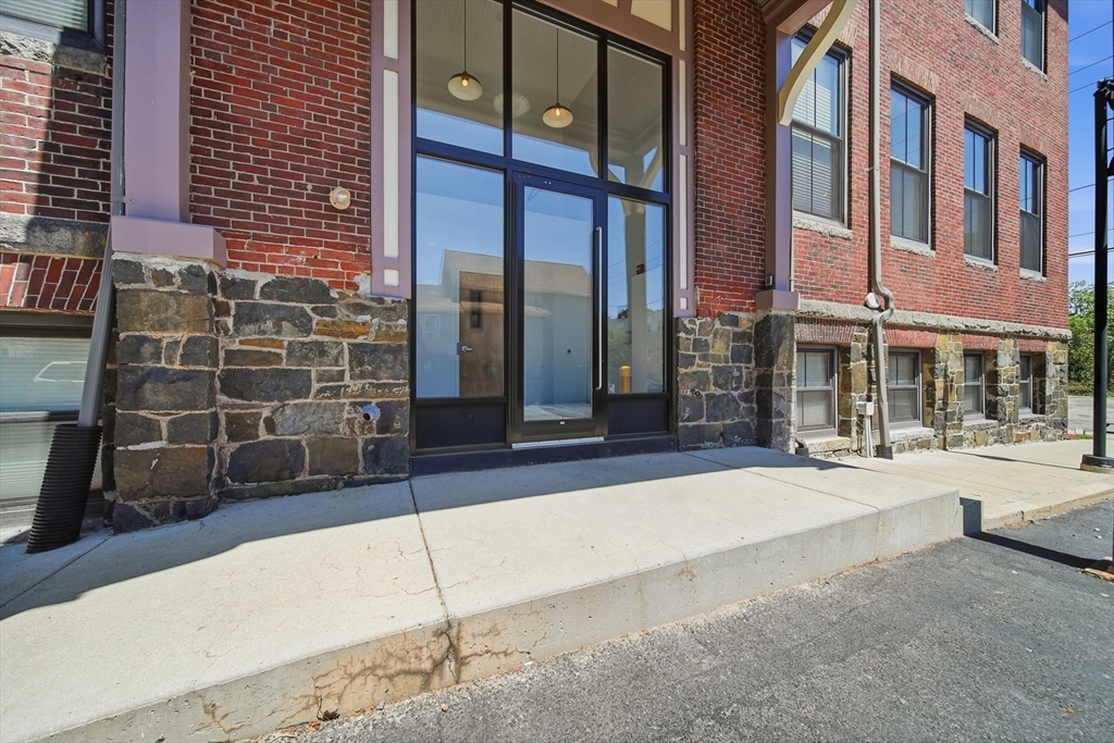 220 Spencer Ave # 104