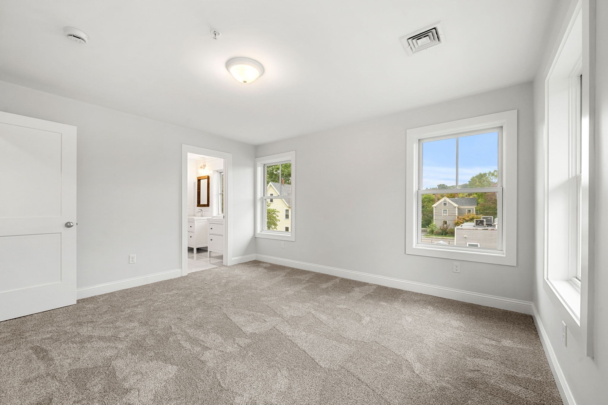 1 Broadway Ave # 4