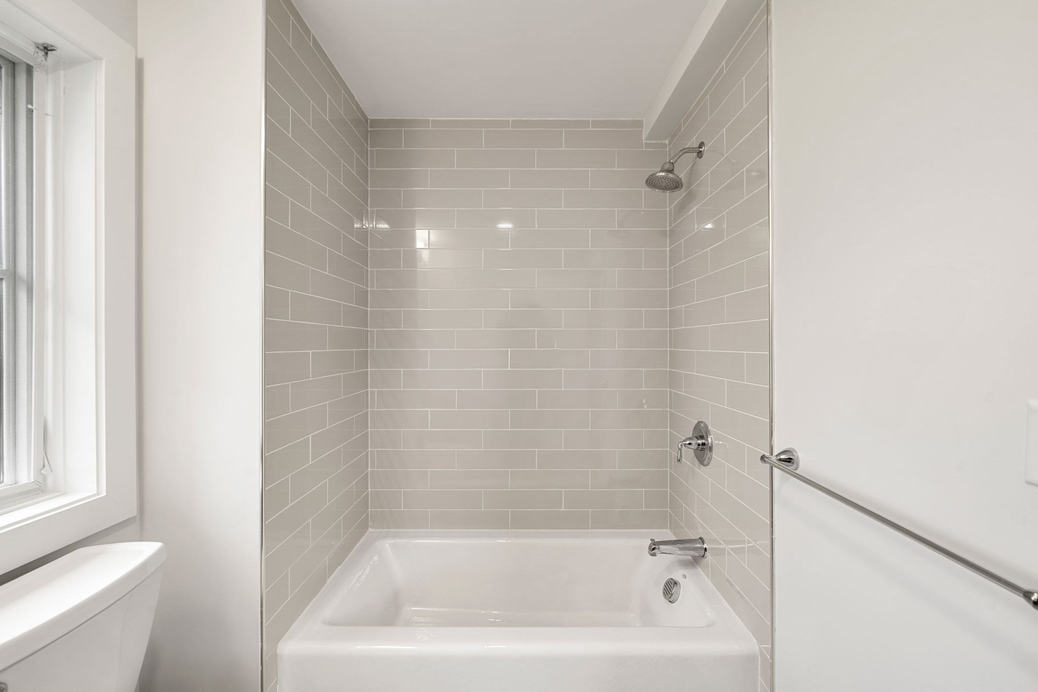1 Broadway Ave # 4