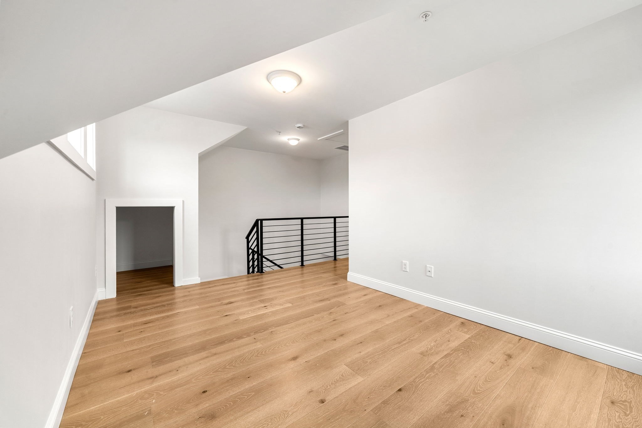 1 Broadway Ave # 4