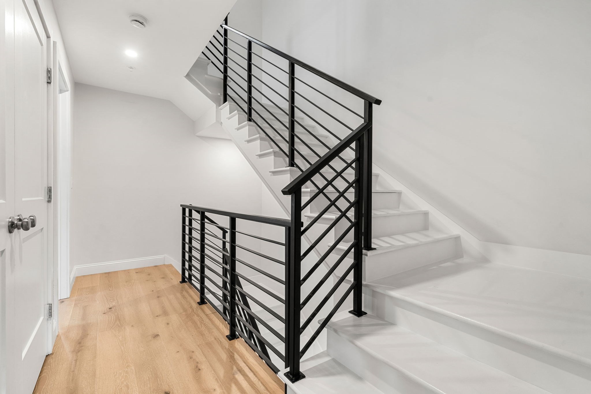 1 Broadway Ave # 4