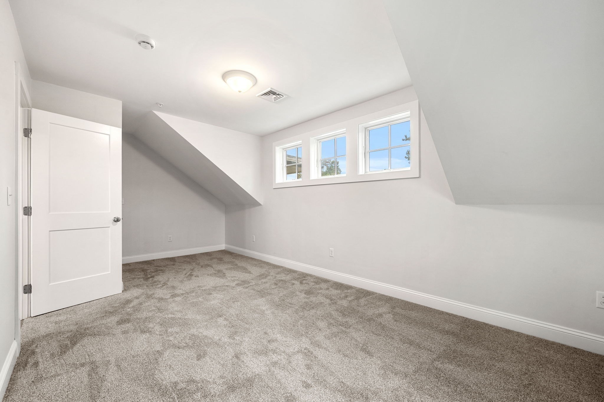 1 Broadway Ave # 4