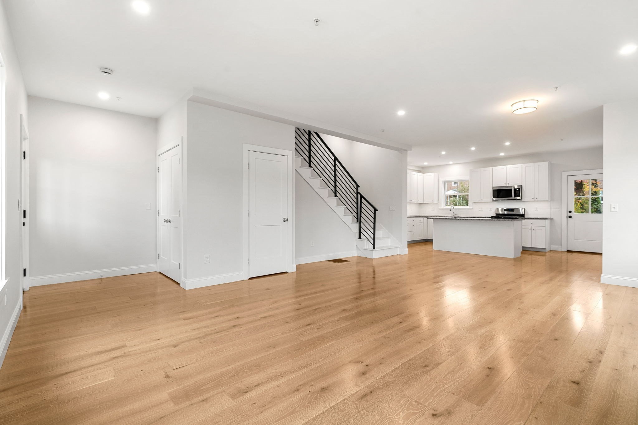 1 Broadway Ave # 4