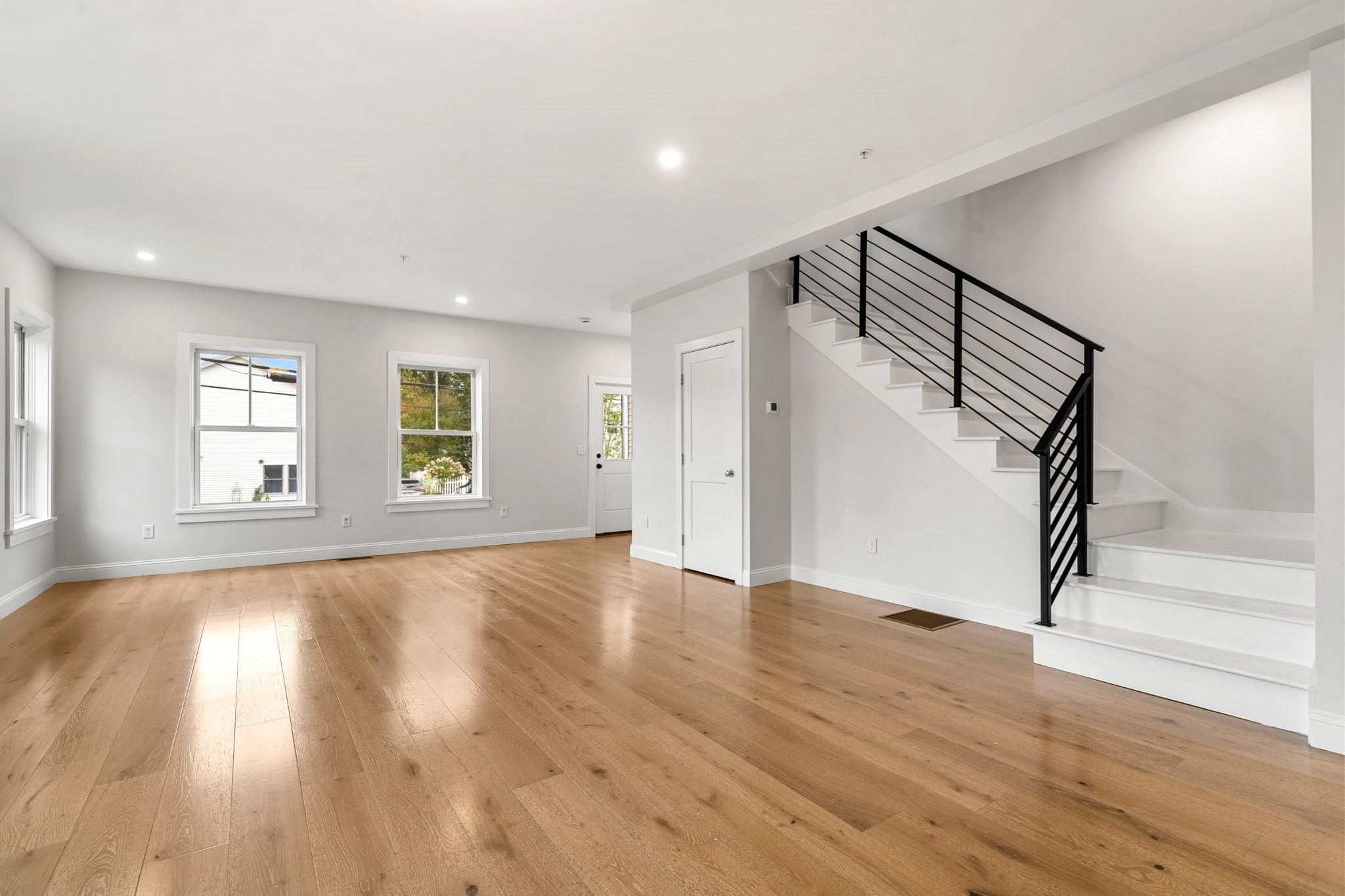 1 Broadway Ave # 4