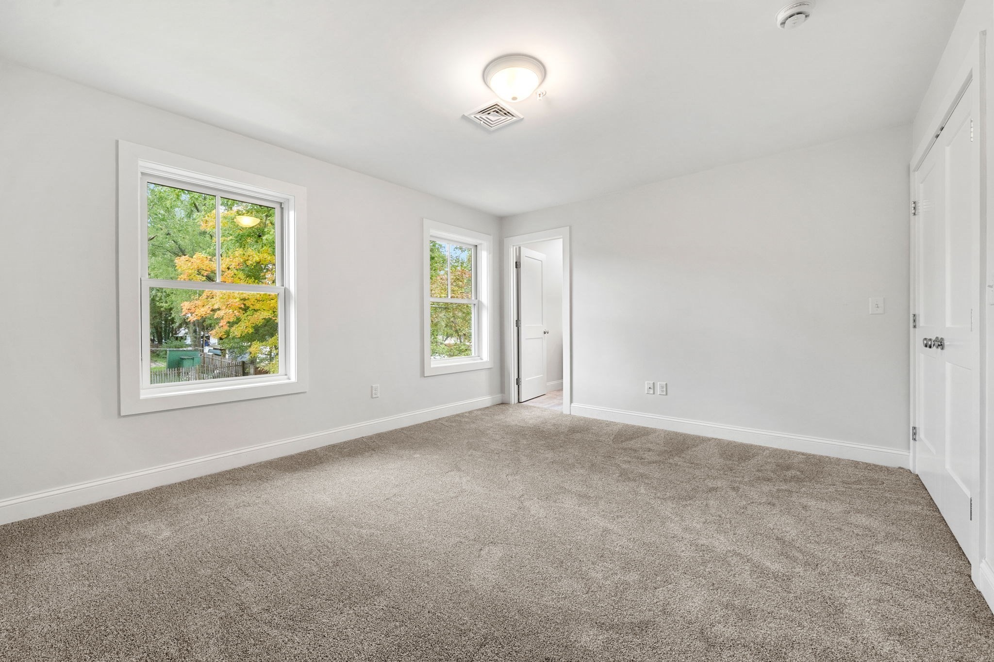 1 Broadway Ave # 4