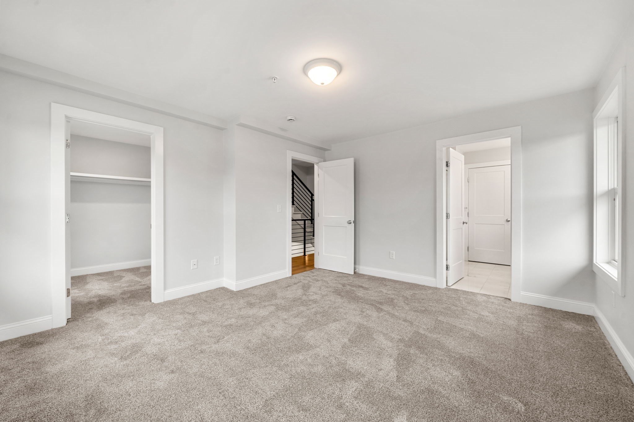 1 Broadway Ave # 4