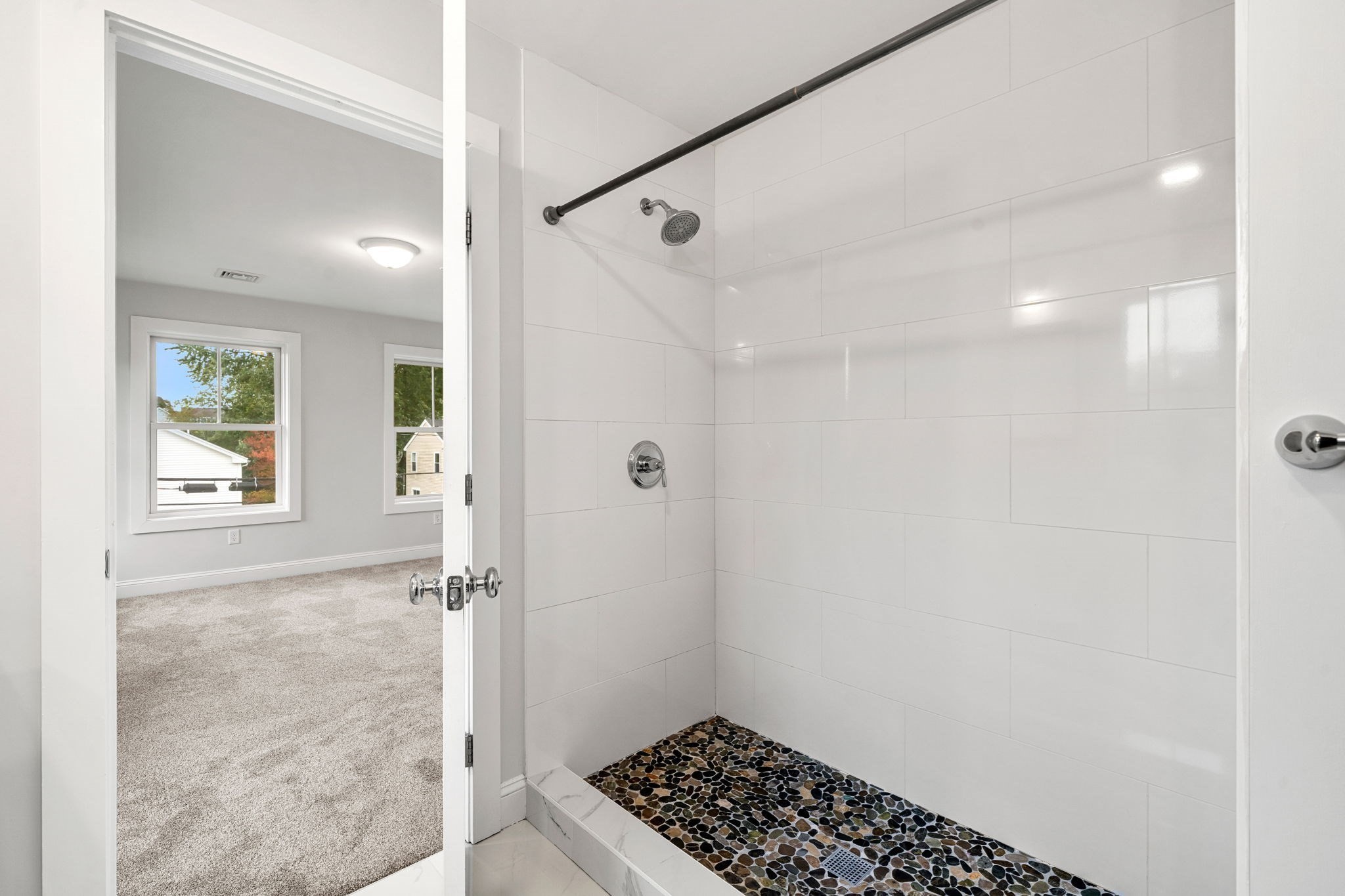 1 Broadway Ave # 4