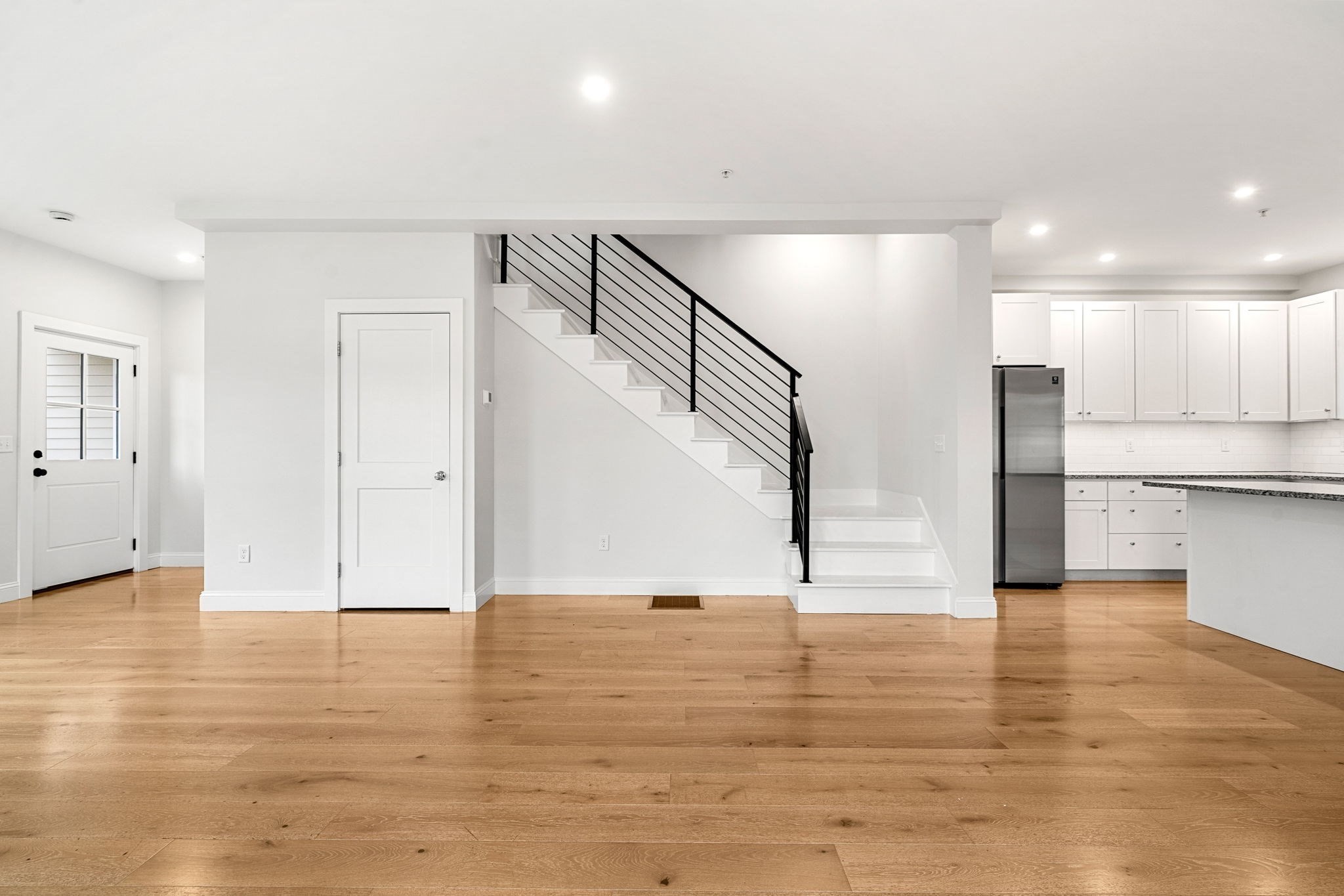 1 Broadway Ave # 4