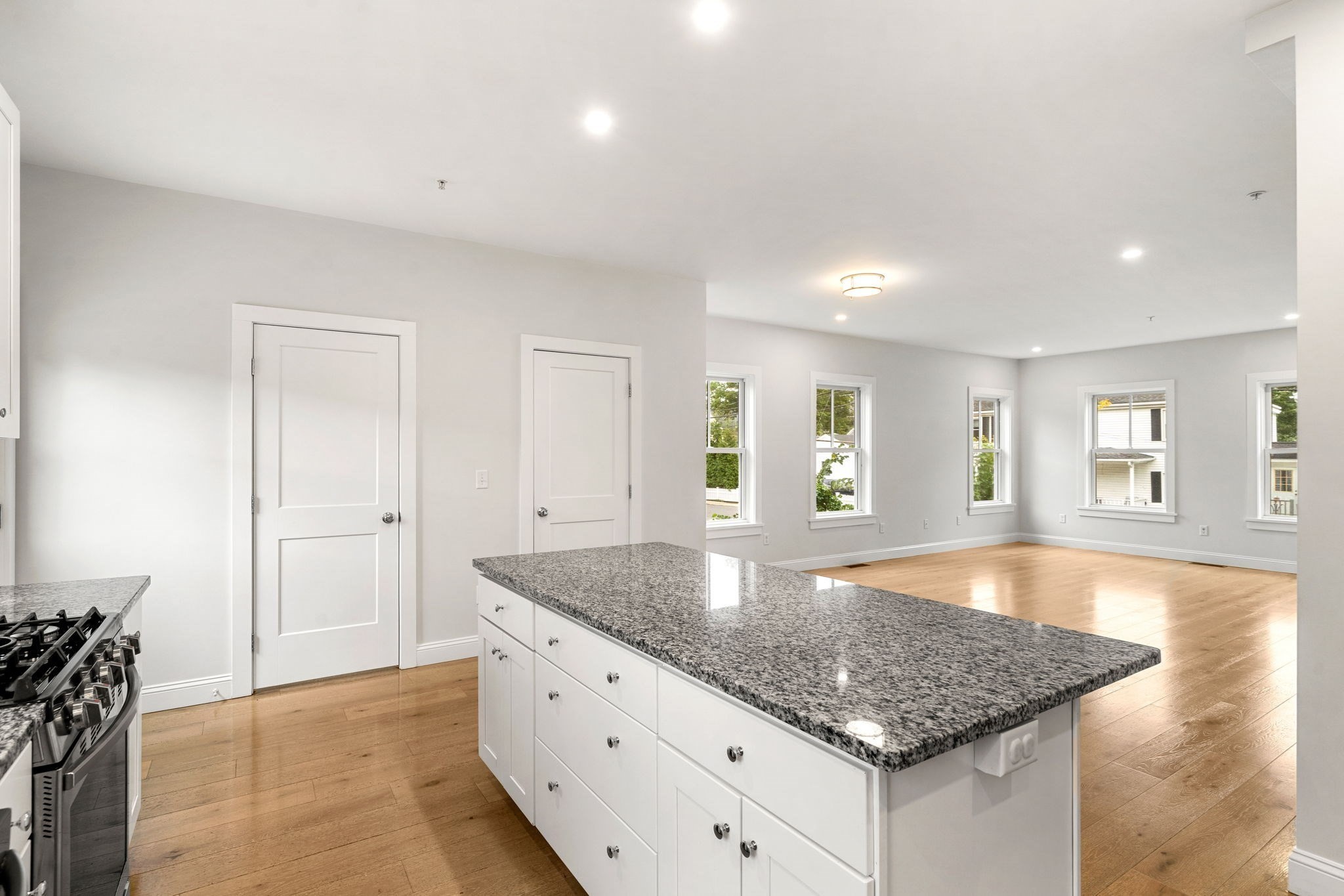 1 Broadway Ave # 4