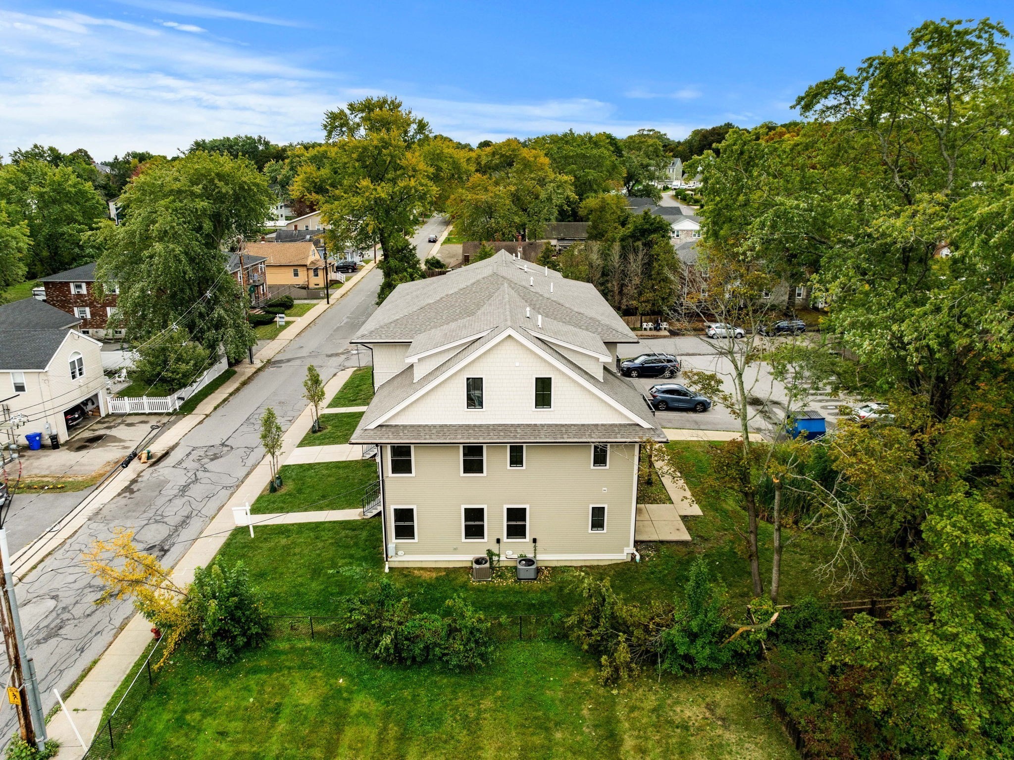 1 Broadway Ave # 4