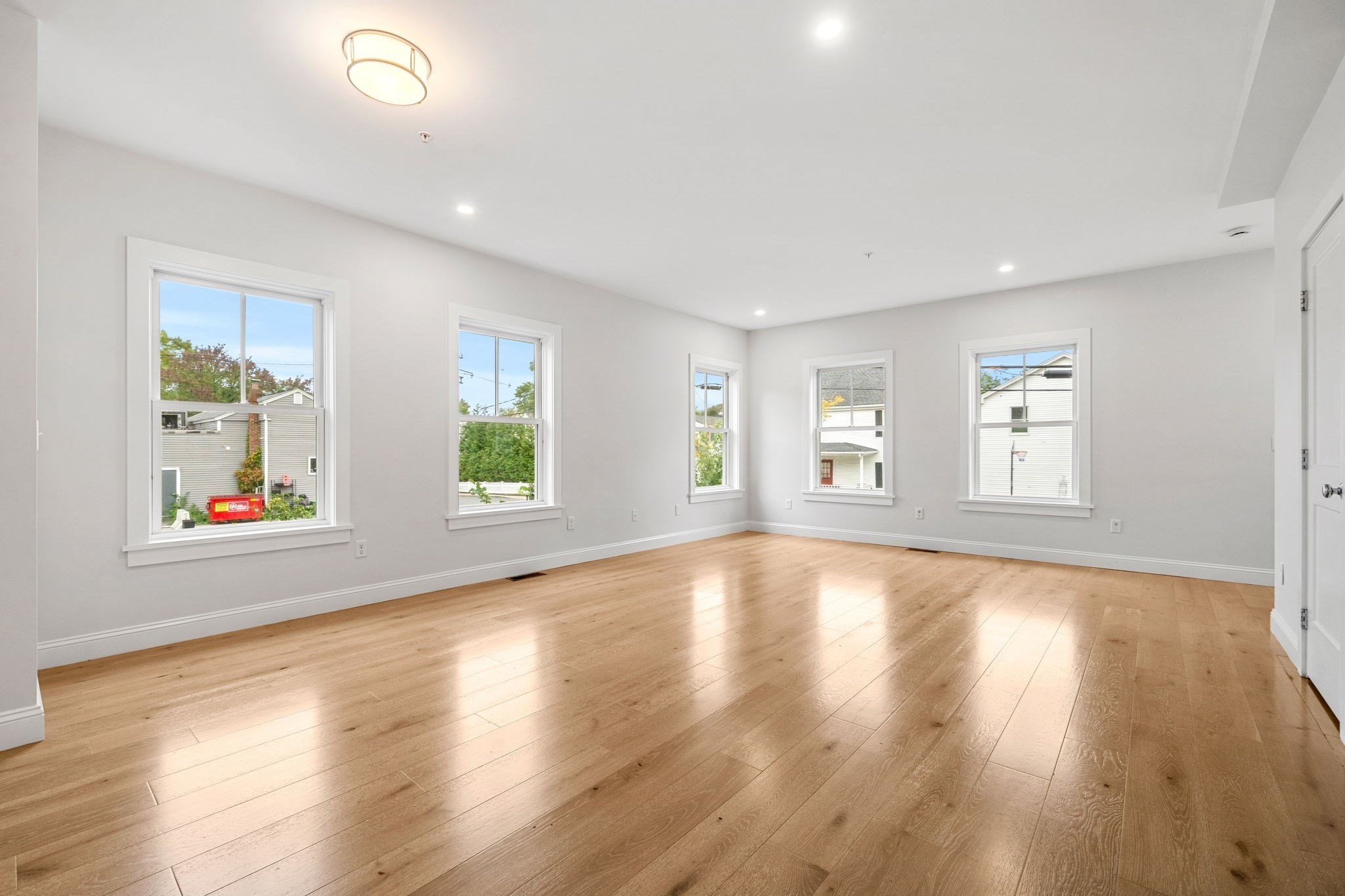 1 Broadway Ave # 4