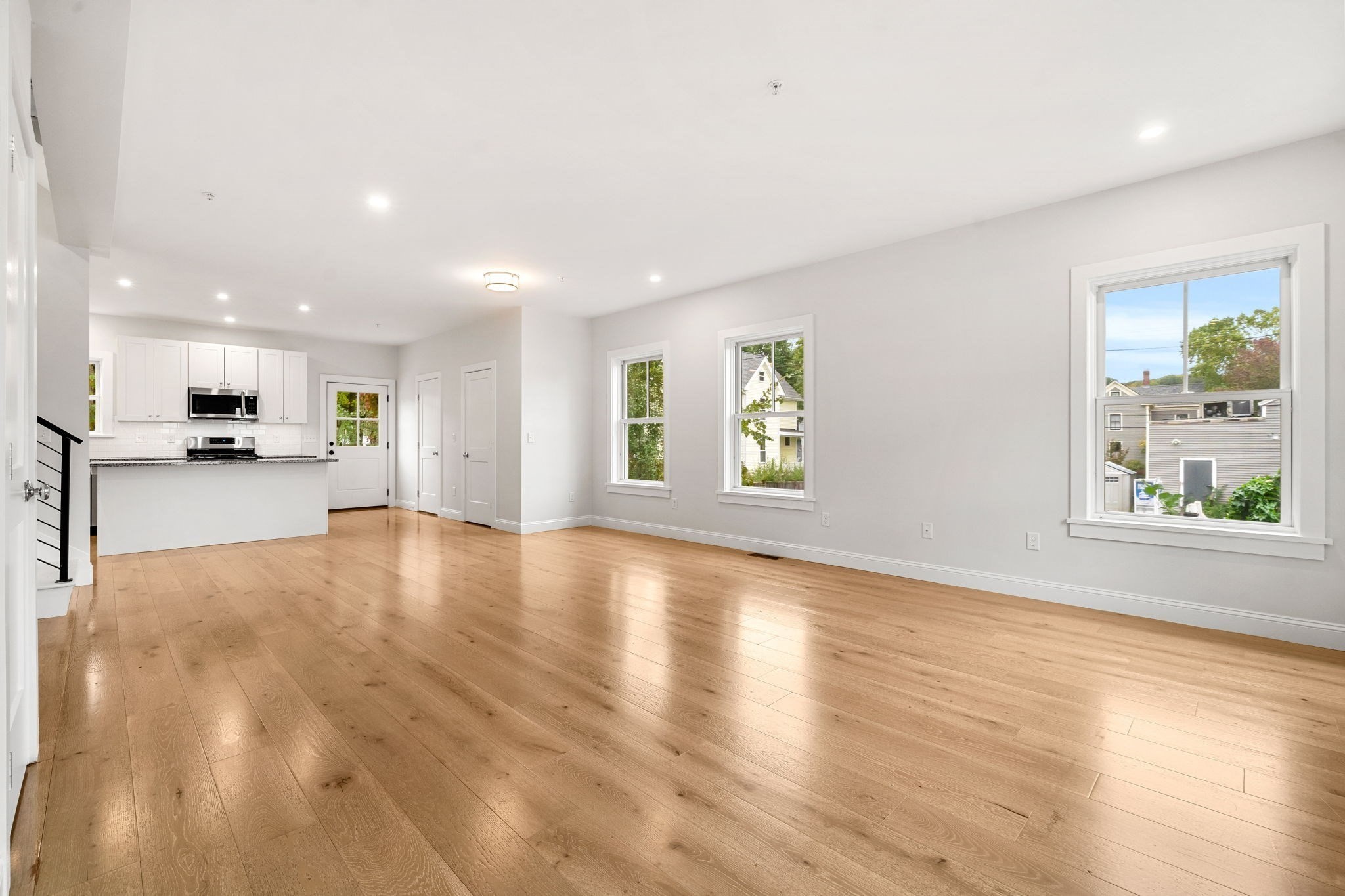1 Broadway Ave # 4