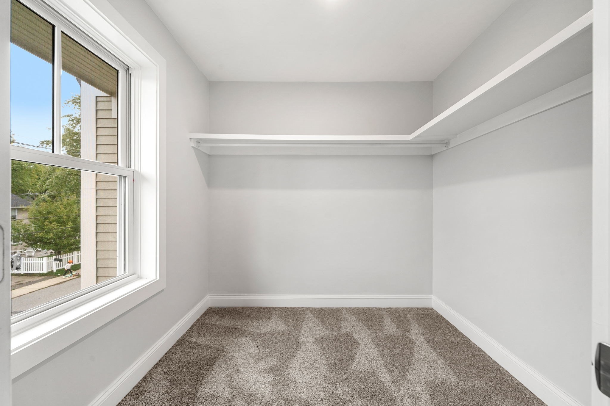 1 Broadway Ave # 4