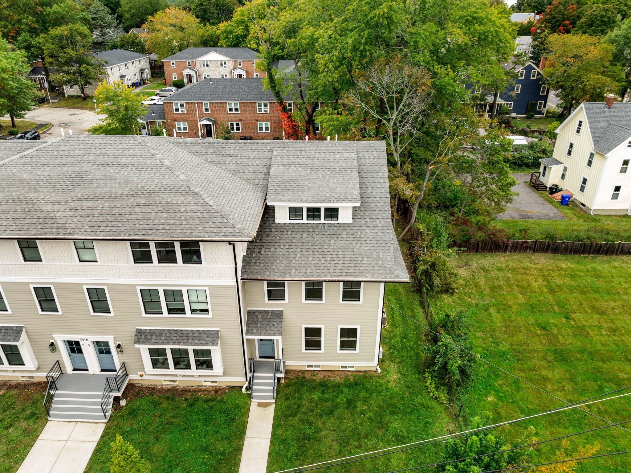 1 Broadway Ave # 4