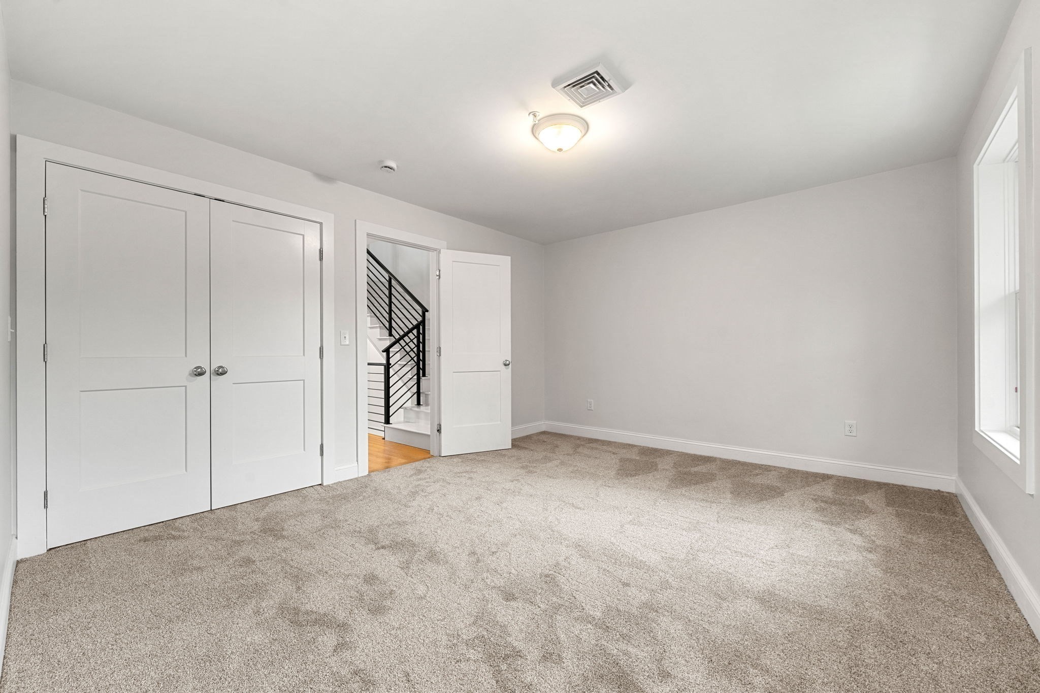 1 Broadway Ave # 4