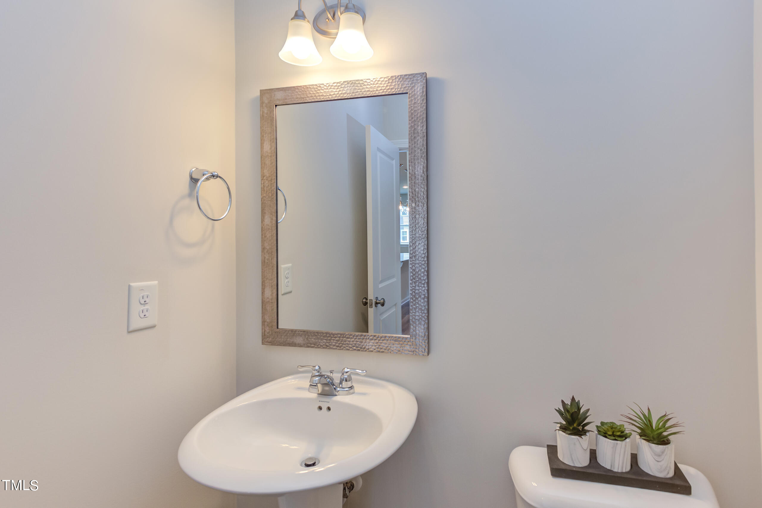 4954 Southern Magnolia Drive