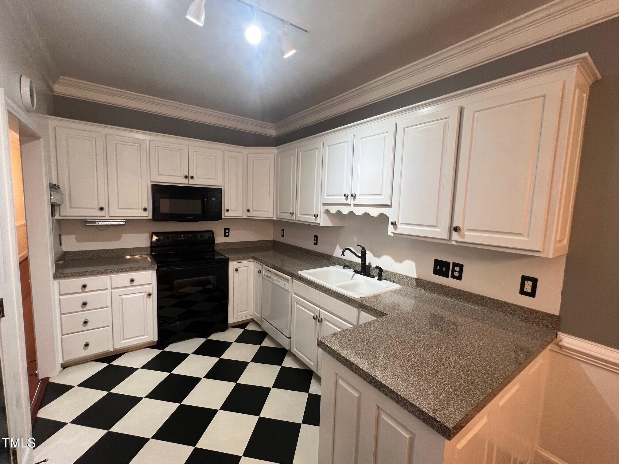 2002 Fernwood Court # 2