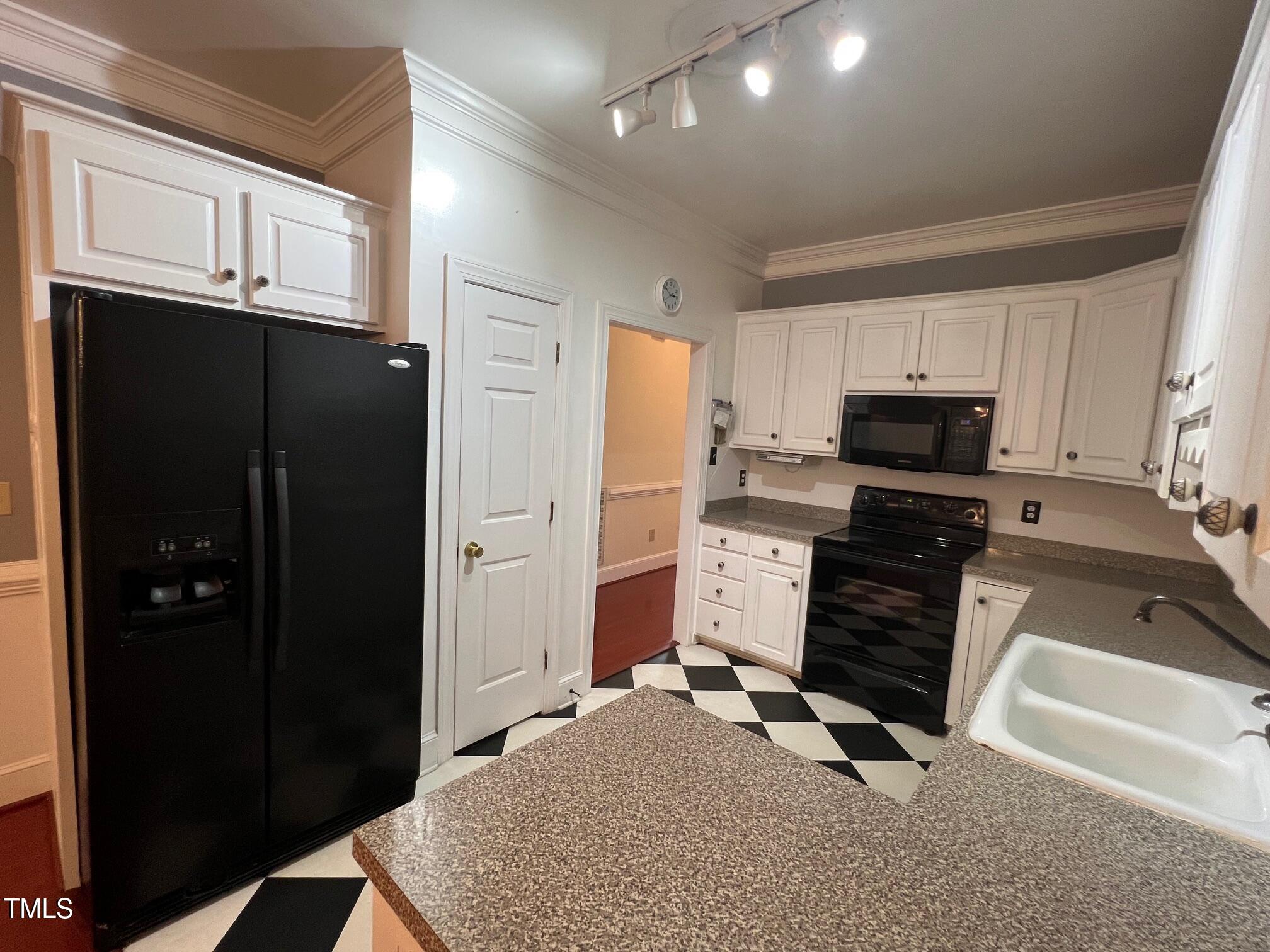 2002 Fernwood Court # 2