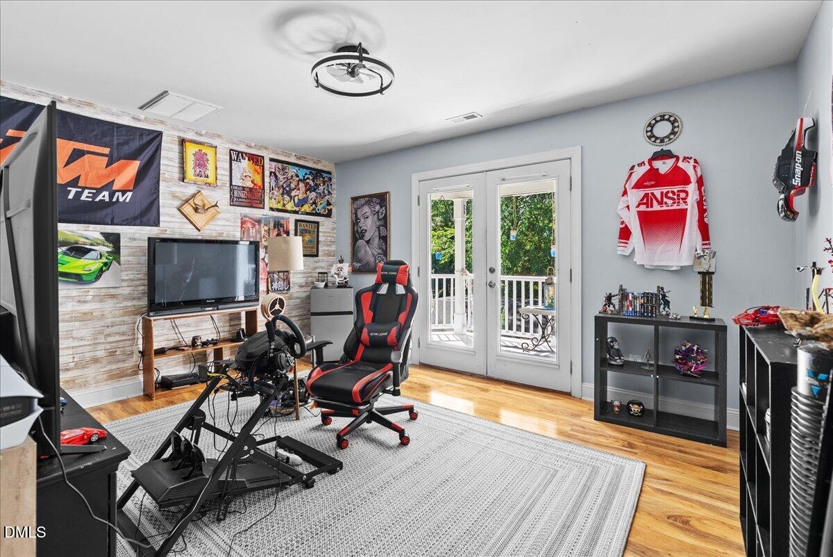 1084 Whip Lane