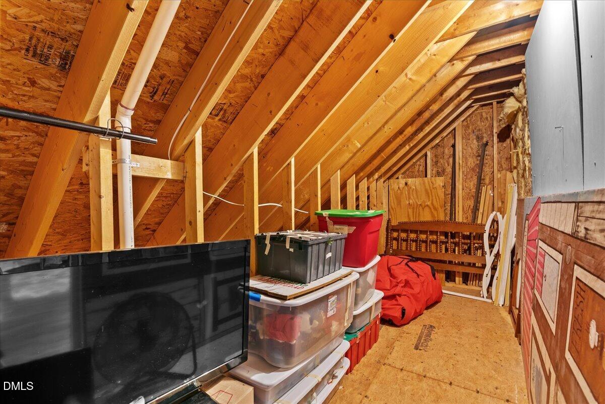 1084 Whip Lane