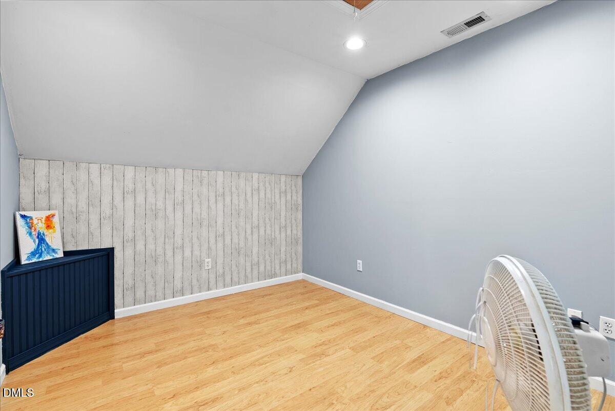 1084 Whip Lane
