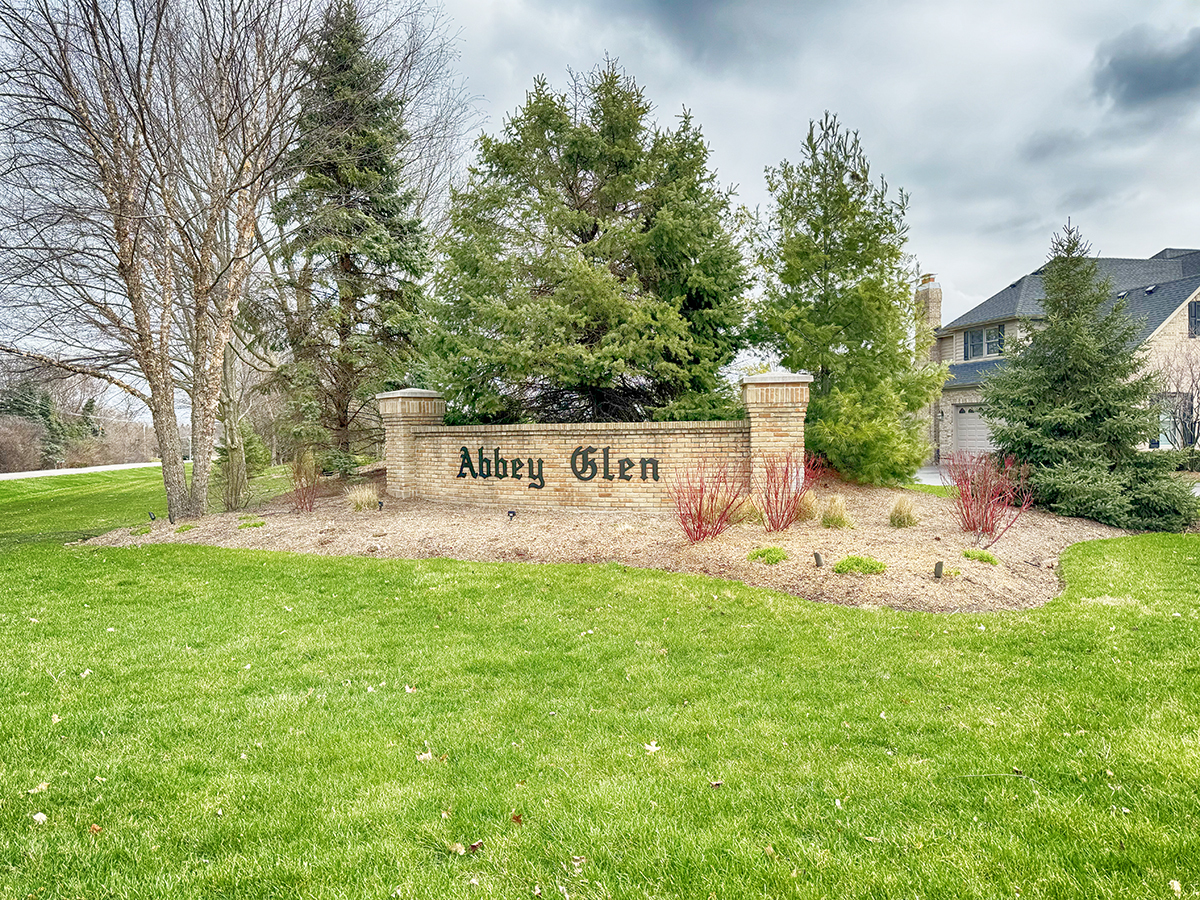 39W440 Abbey Glen Court