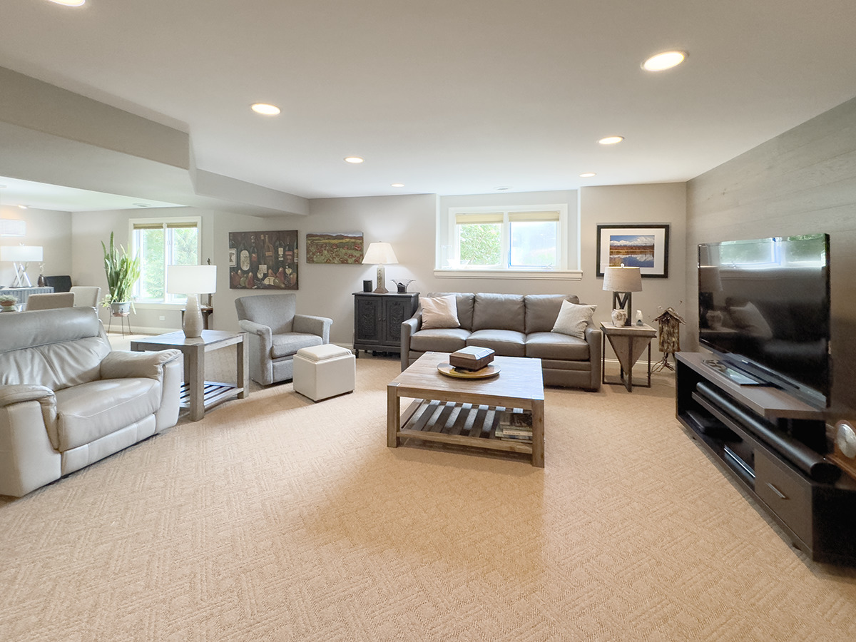 3N231 E Mary Lane