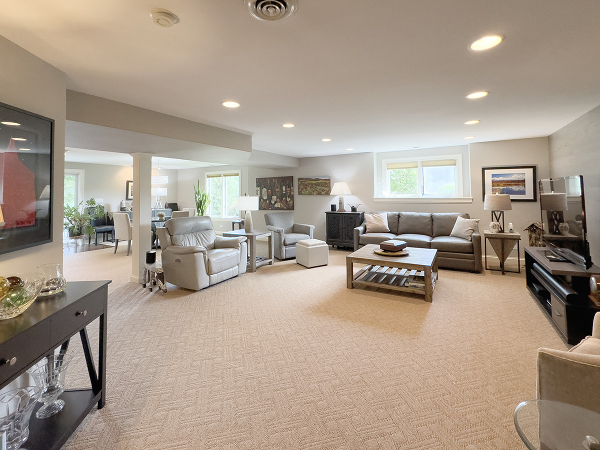 3N231 E Mary Lane