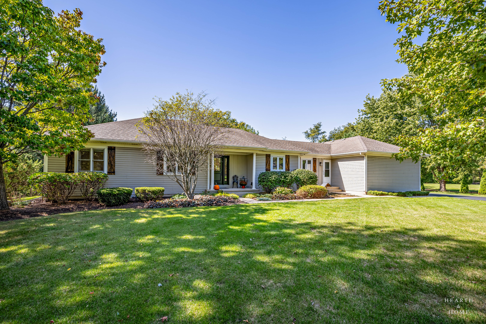 4N426 Arrowhead Drive
