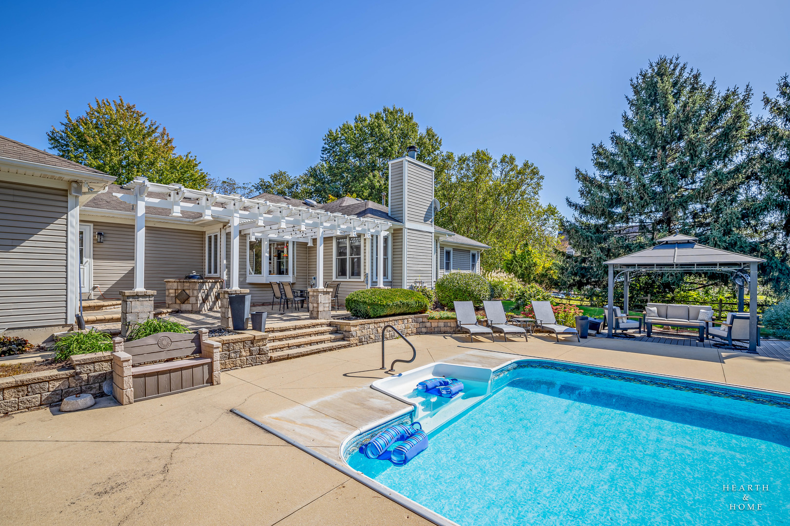 4N426 Arrowhead Drive