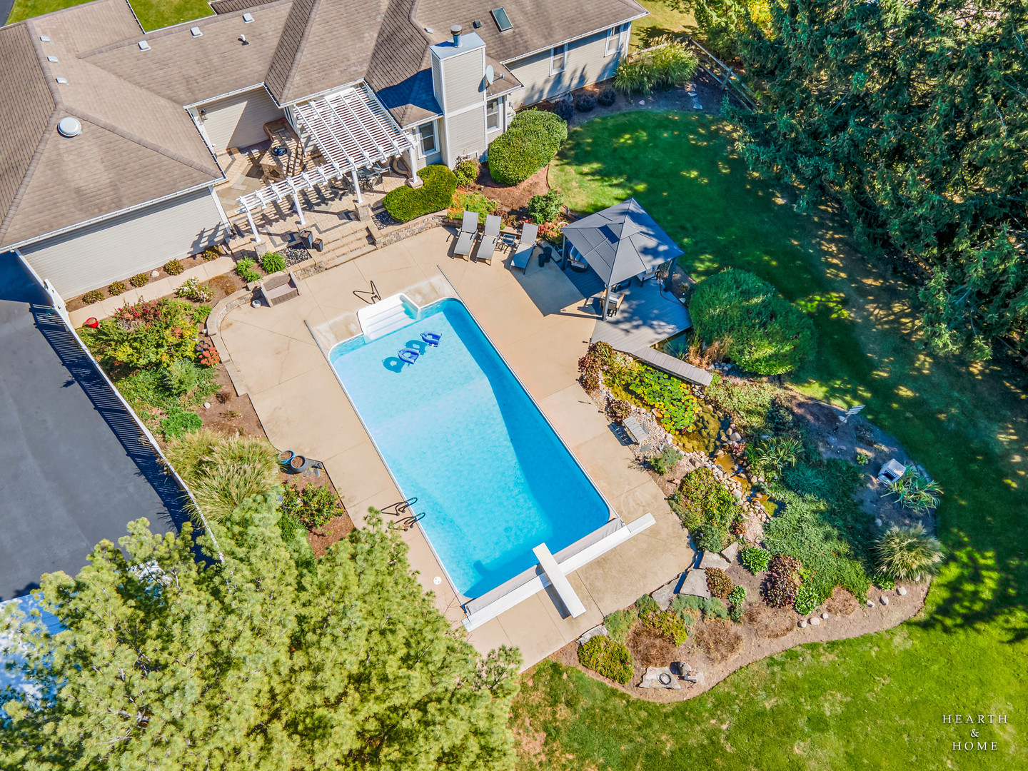 4N426 Arrowhead Drive