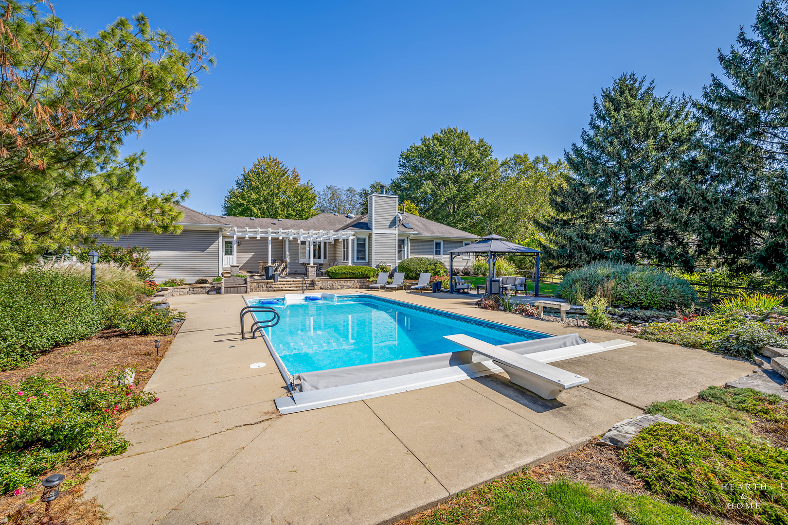 4N426 Arrowhead Drive