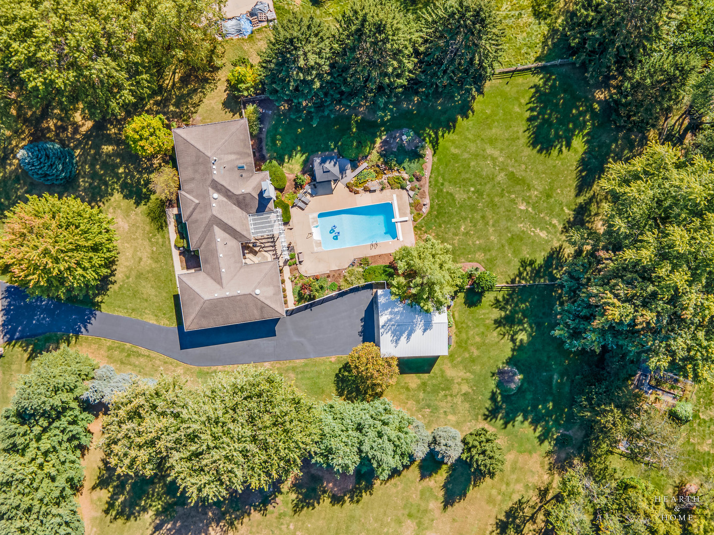 4N426 Arrowhead Drive