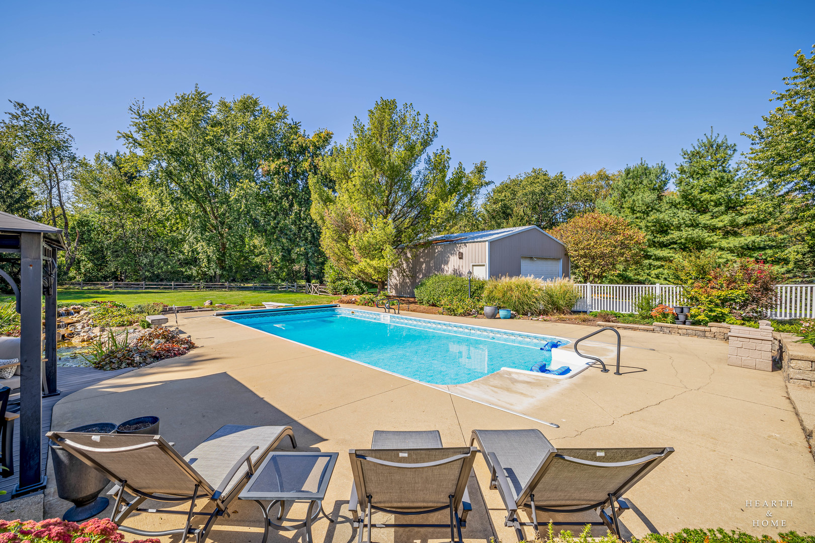 4N426 Arrowhead Drive
