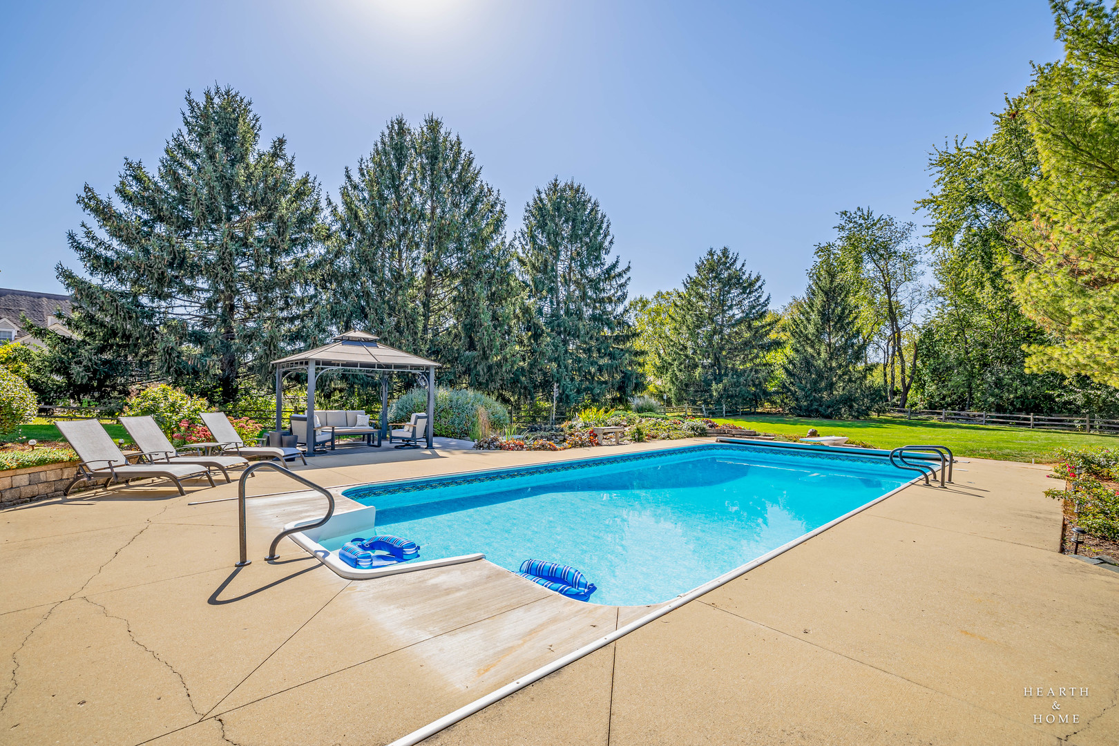 4N426 Arrowhead Drive