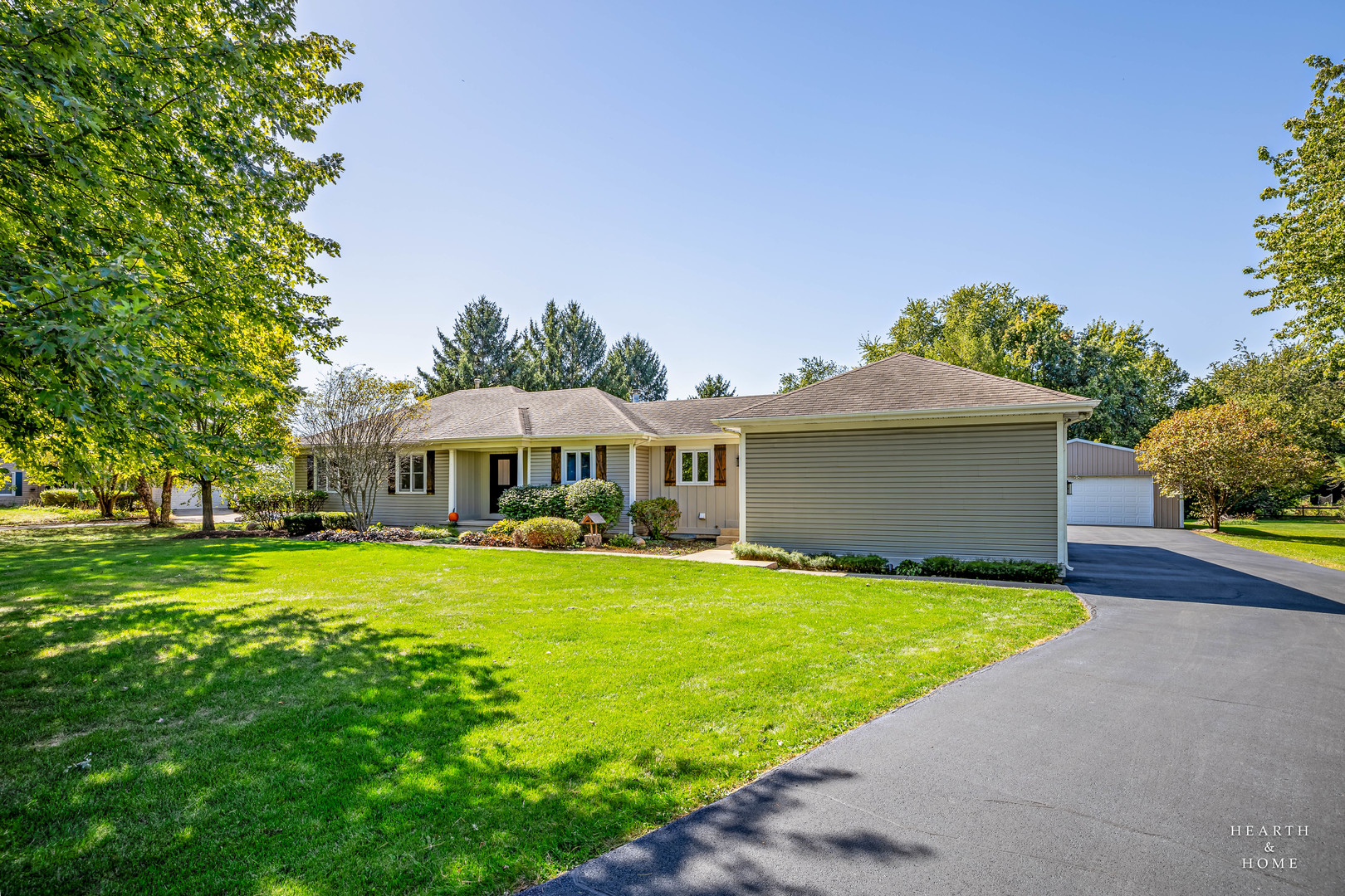 4N426 Arrowhead Drive