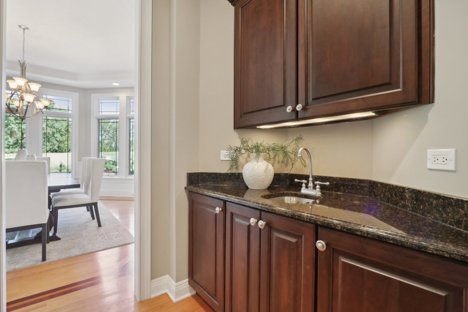 43W925 Empire Road