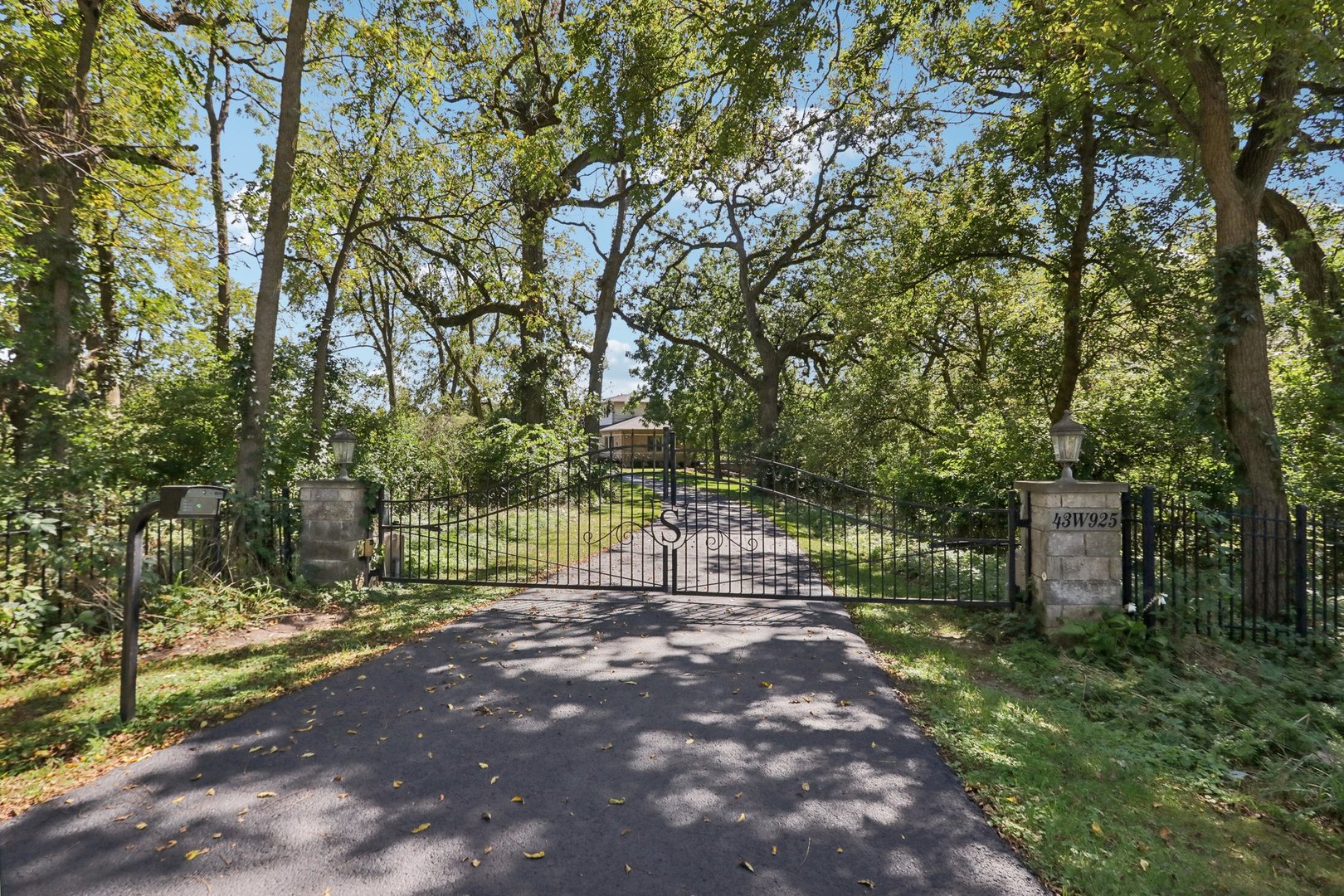 43W925 Empire Road