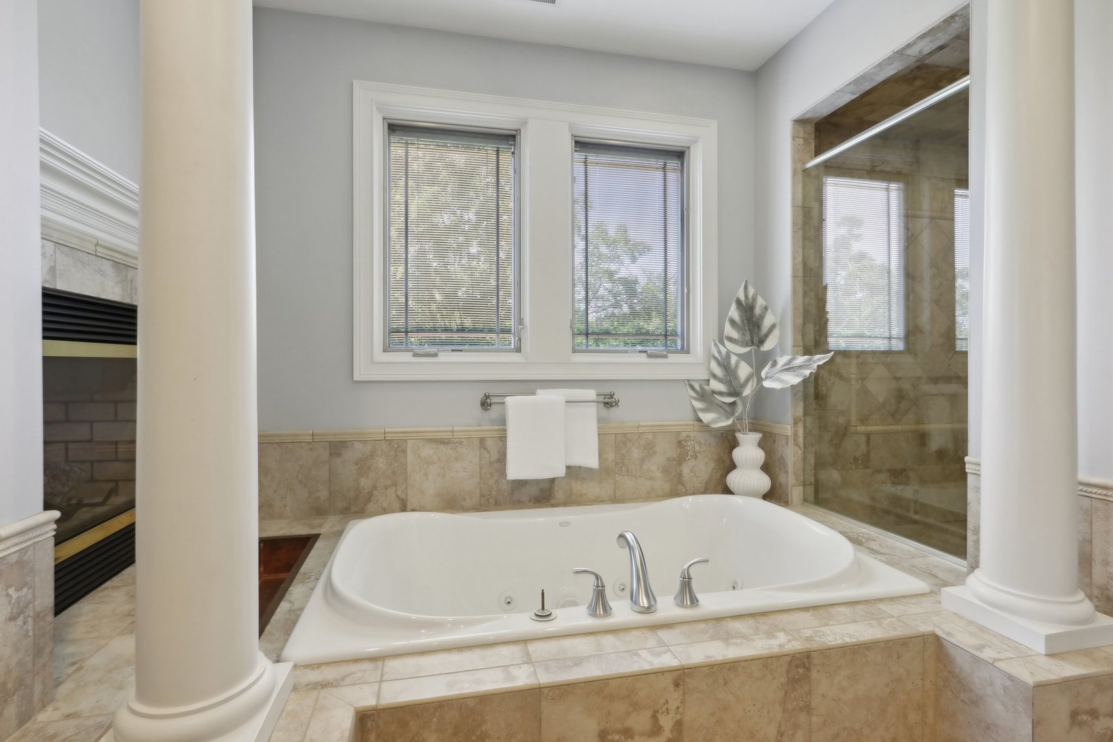 43W925 Empire Road