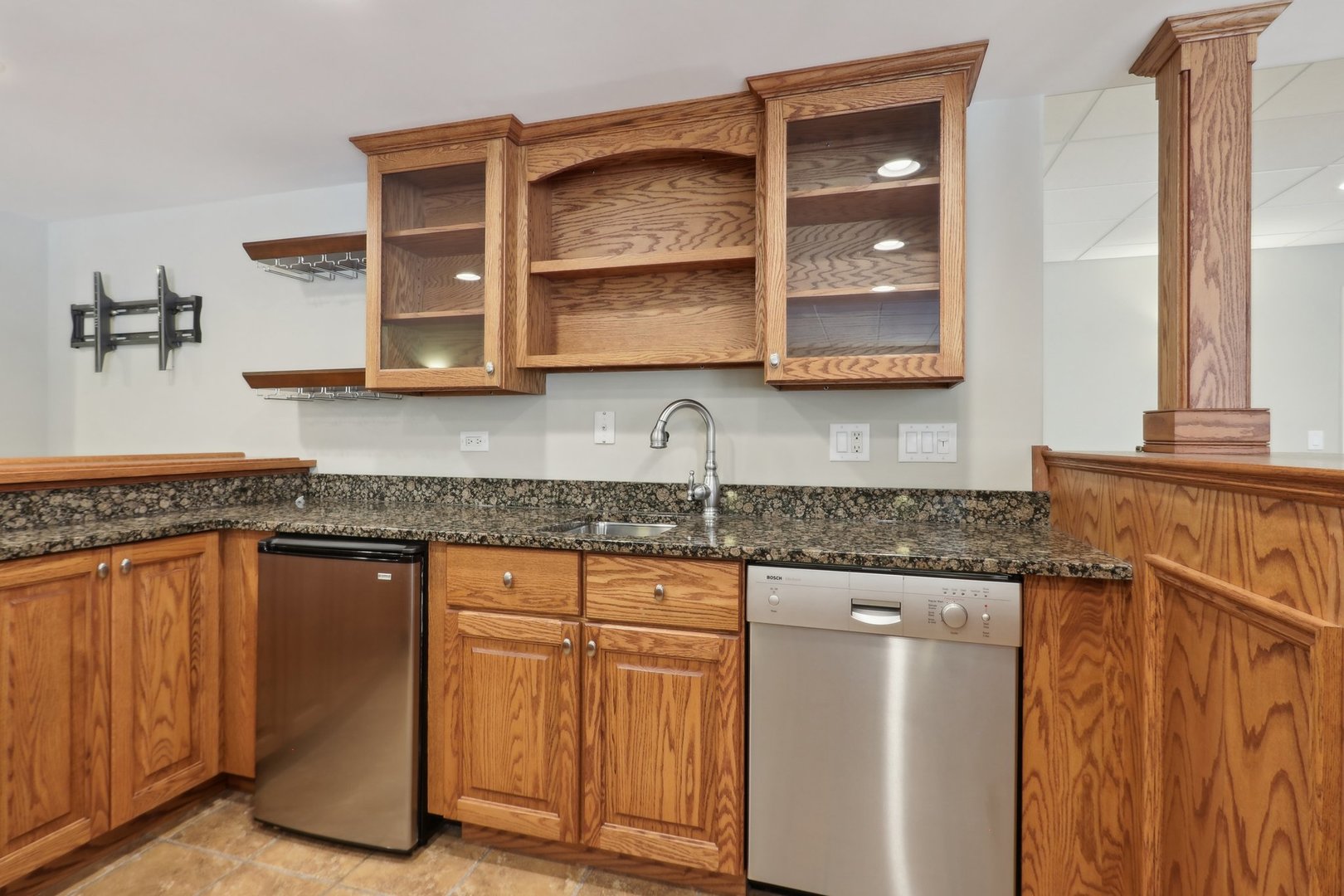 43W925 Empire Road