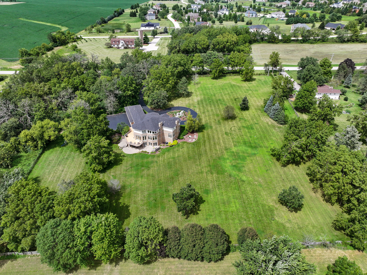 43W925 Empire Road