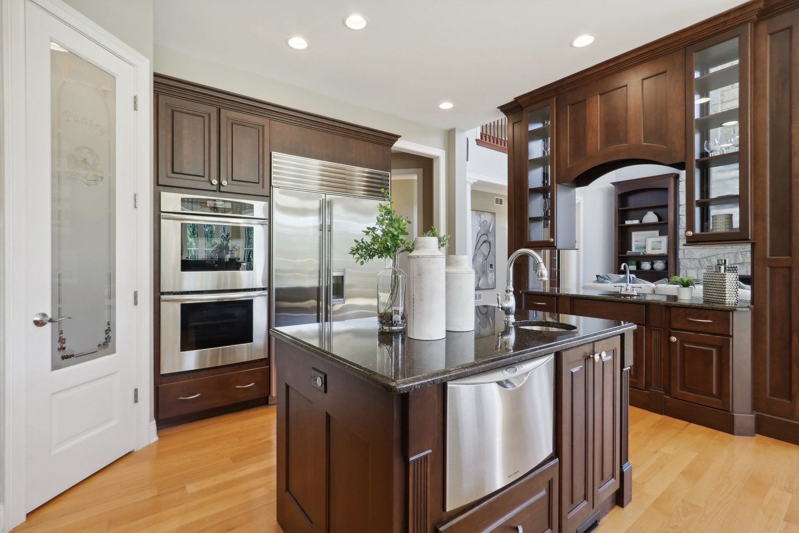 43W925 Empire Road