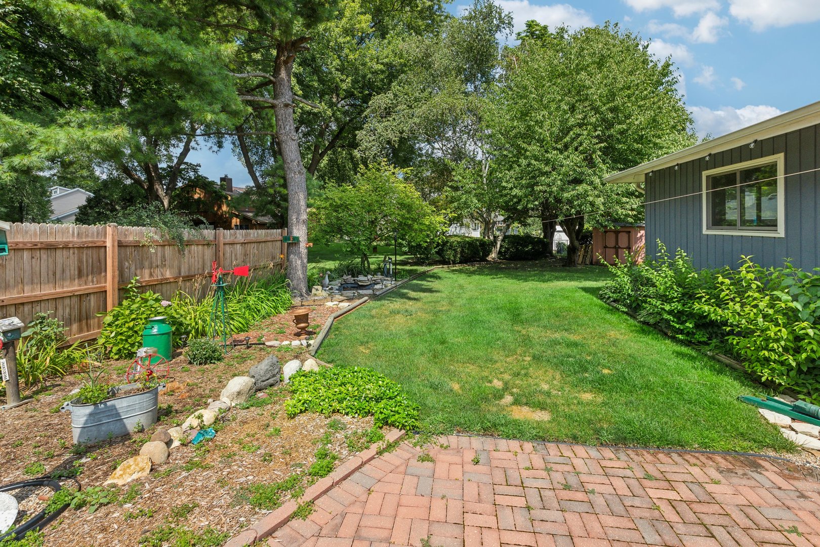 1900 Country Knoll Lane