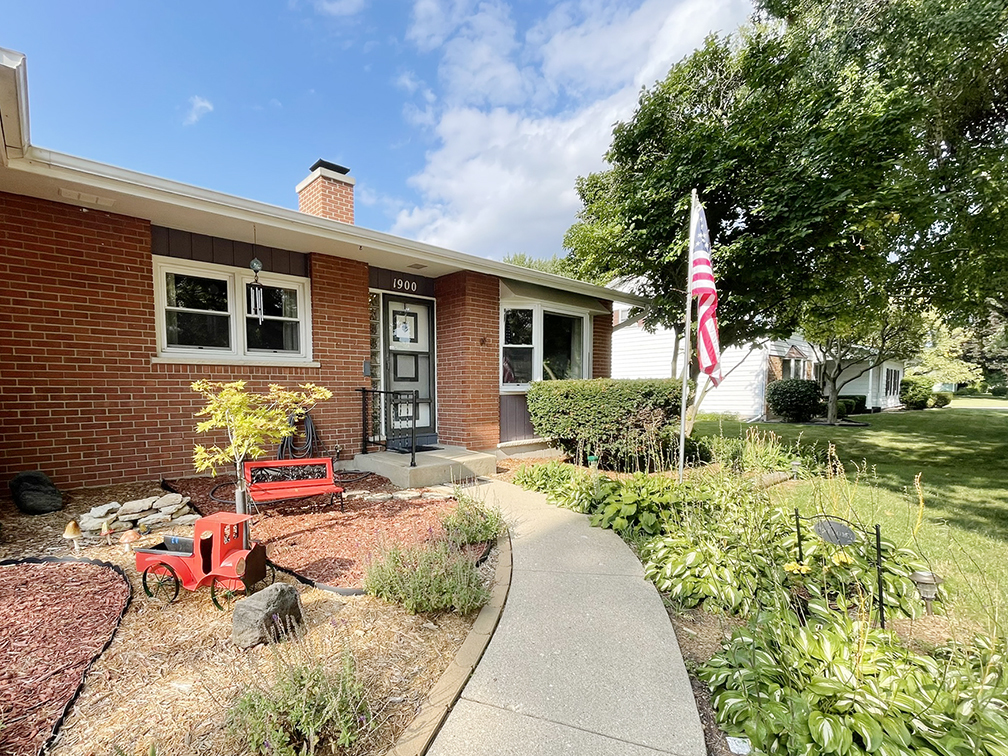 1900 Country Knoll Lane