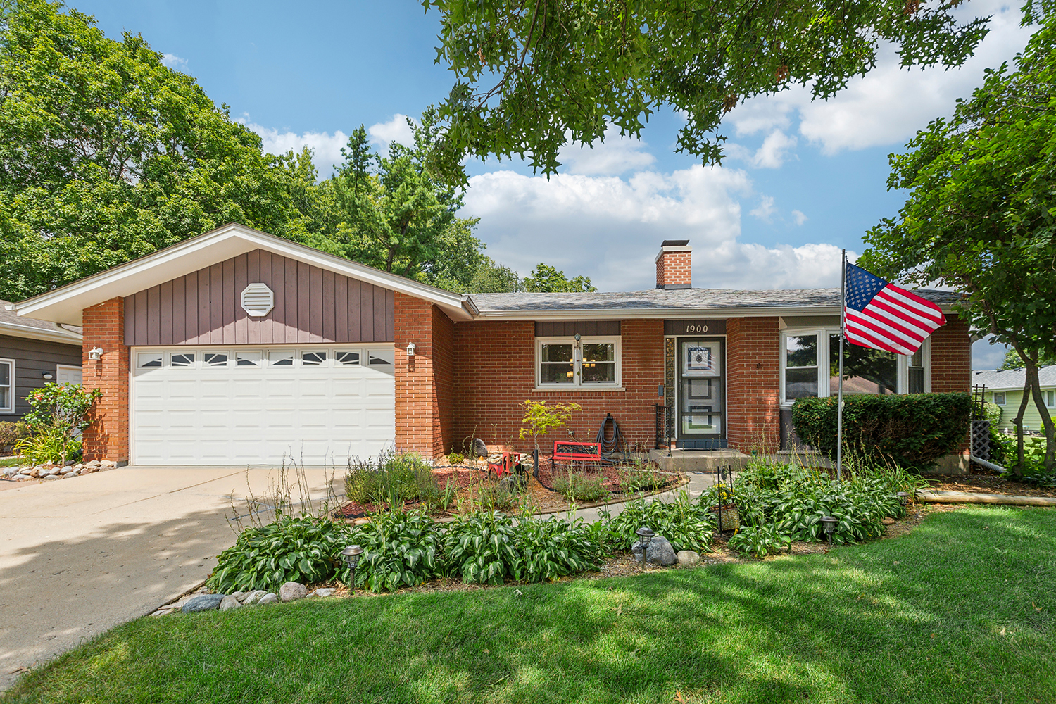 1900 Country Knoll Lane