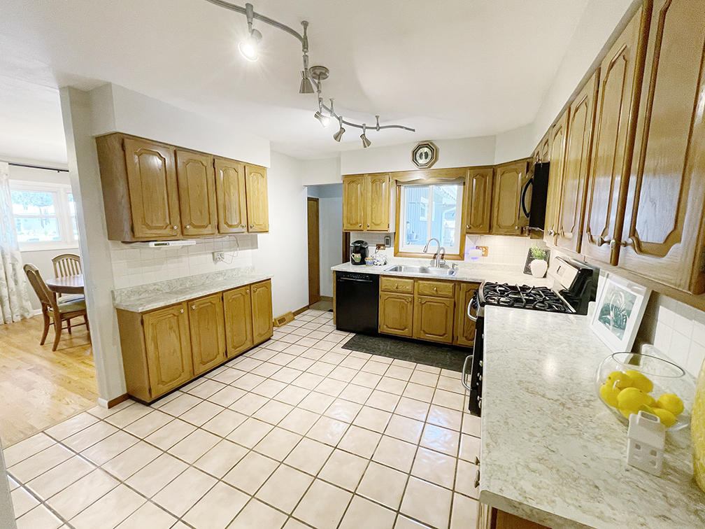 1900 Country Knoll Lane